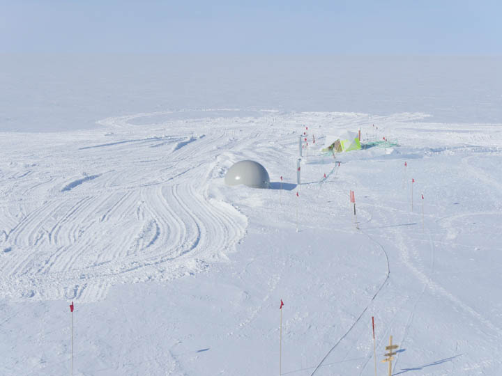 Only the access-hole balloon peeks up over the surface. The rest of the balloon have been covered with snow and the snow is now hardening