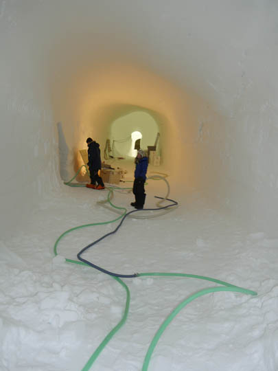 Det underjordiske netværk af tunneller tager langsomt form.